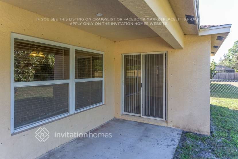 Building Photo - 833 SE Lansdowne Ave