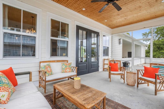 Building Photo - 164 Markham Dr