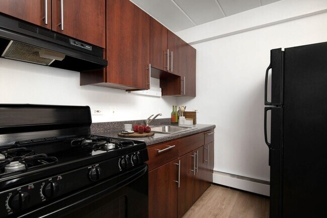 STUD Kitchen - 500 W. Belmont