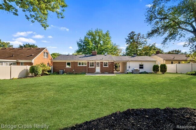 Building Photo - 2614 Essex St