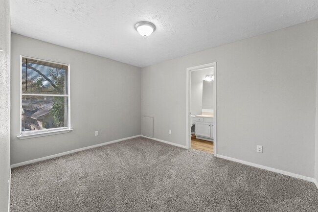 Building Photo - 16723 Quiet Trail Dr