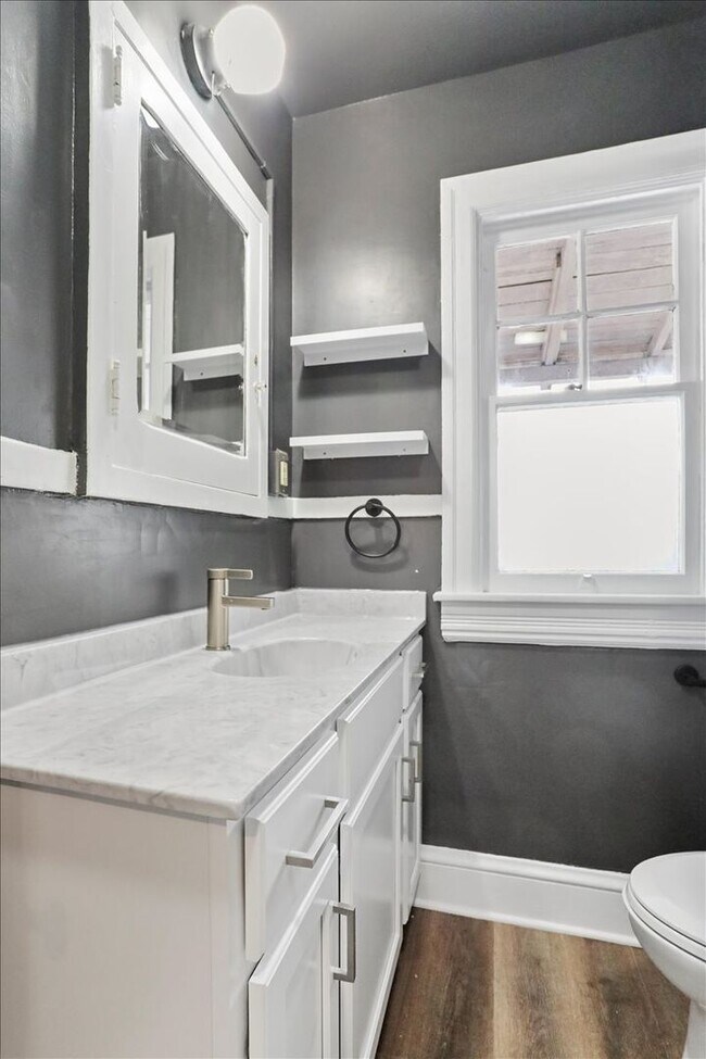 Building Photo - 1052 Edgar Ave