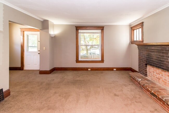Building Photo - 812 Sybil St