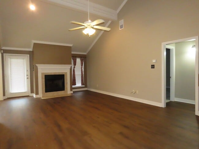 Building Photo - Stunning 3 Bedroom, 2 Story w/Bonus Room in South Tyler!