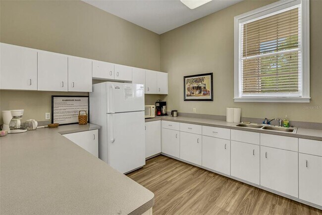 Building Photo - 654 Lake Clark Pl