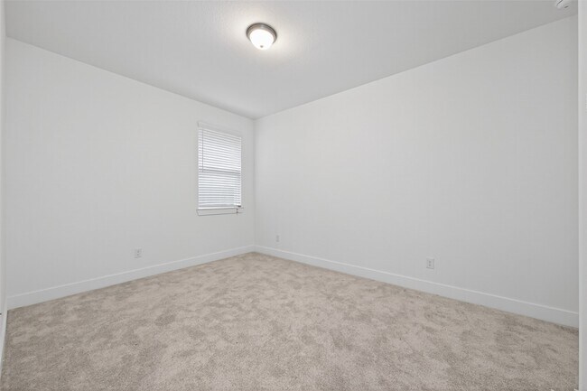 Building Photo - 18338 Tiger Flowers Dr