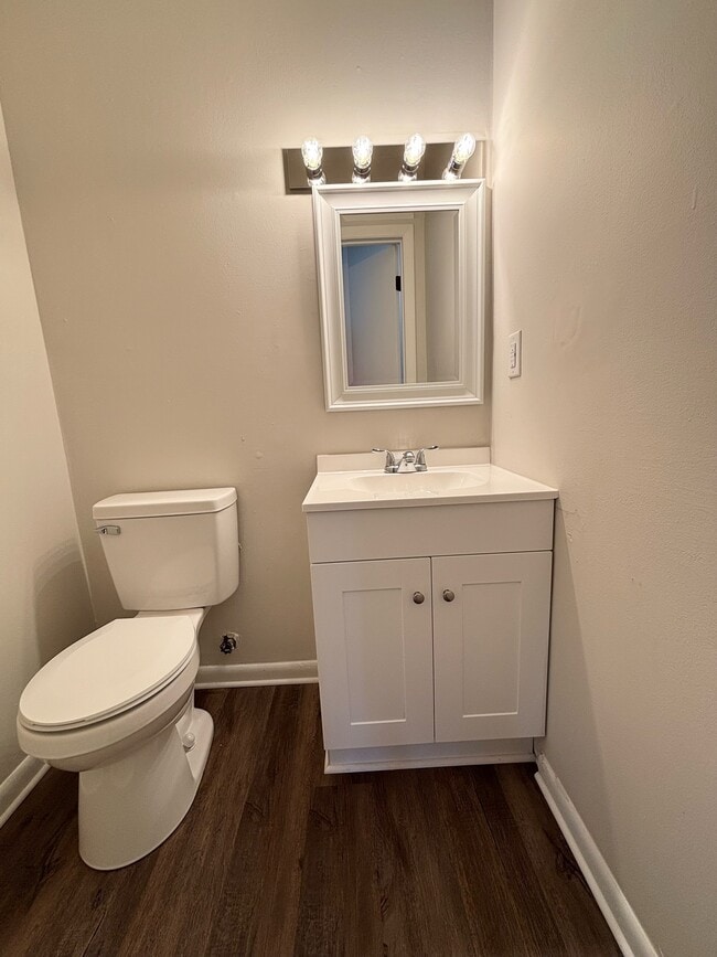 Building Photo - 1313 Ireland Dr