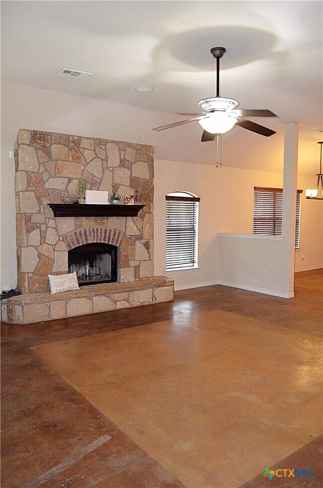 Building Photo - 5900 Boxelder Trail