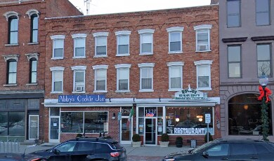Building Photo - 128 Glen St