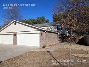 Building Photo - 822 N Daisy Ln