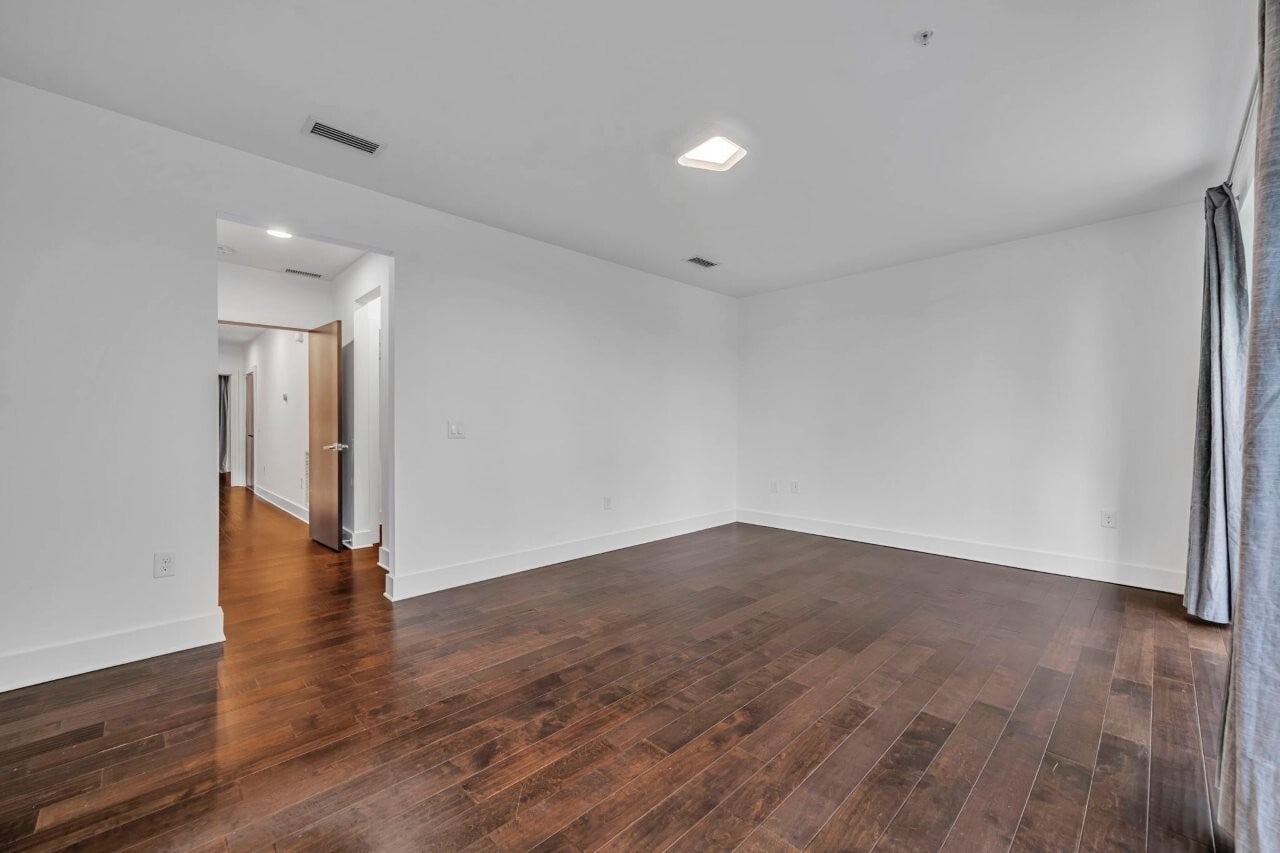 One of two primary suites - 438 W Swoope Ave