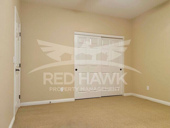 Building Photo - 863 W Bluebird Dr