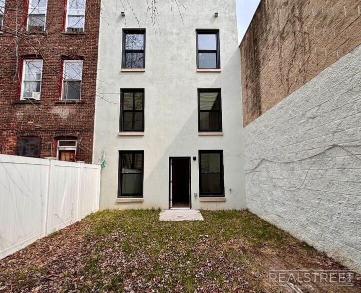 Building Photo - Malcolm X