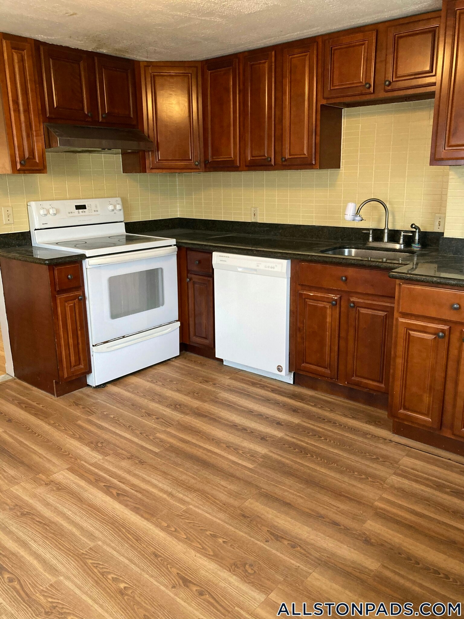 Building Photo - 26 Greylock Rd