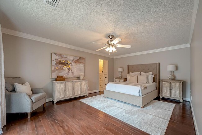 Building Photo - 10118 Briar Forest Dr