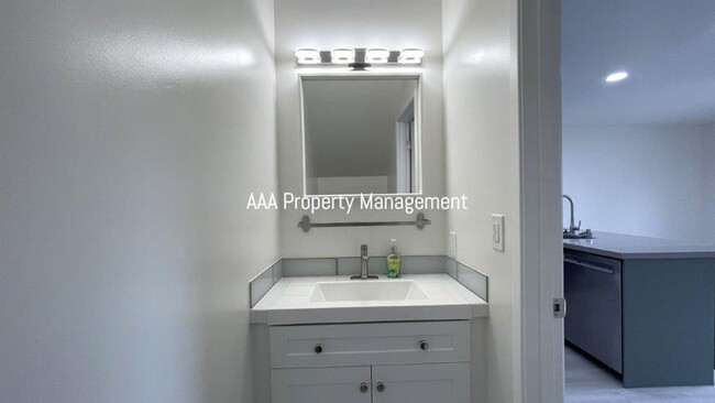 Building Photo - Martinez Beautiful fully remodeled 3 bedro...