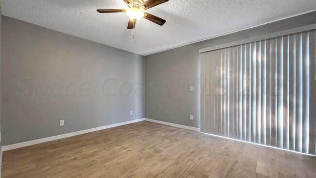 Building Photo - 318 Sun Dial Ct