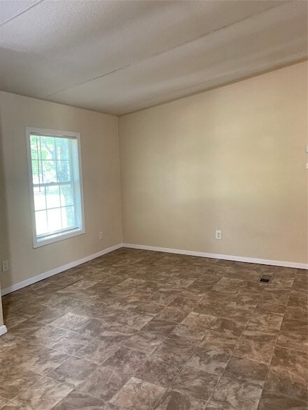 Building Photo - 1412 Sheri Ln S