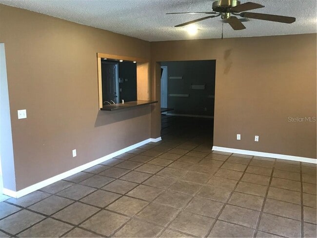 Building Photo - 852 Woodside Rd