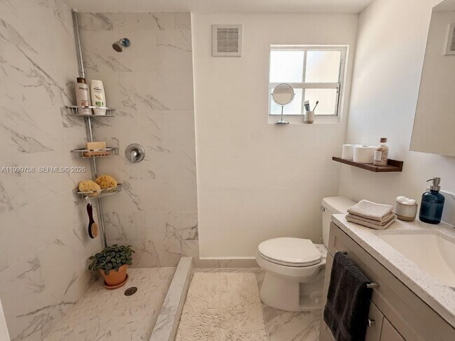 Building Photo - 15841 NW 18th Pl