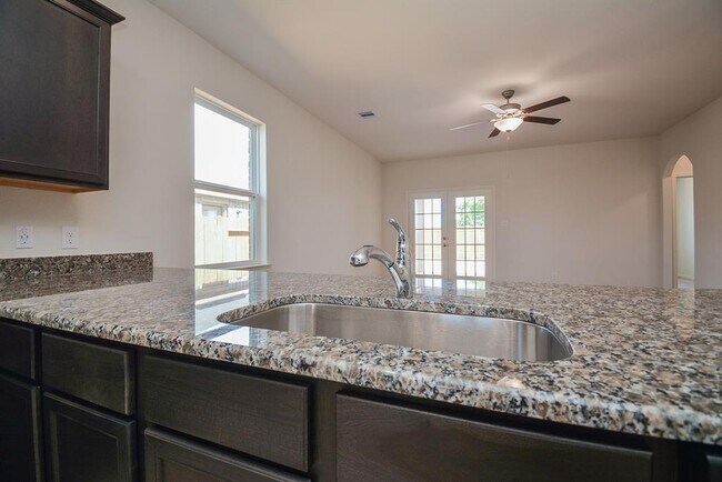 Building Photo - 569 Amberwood Pk Dr