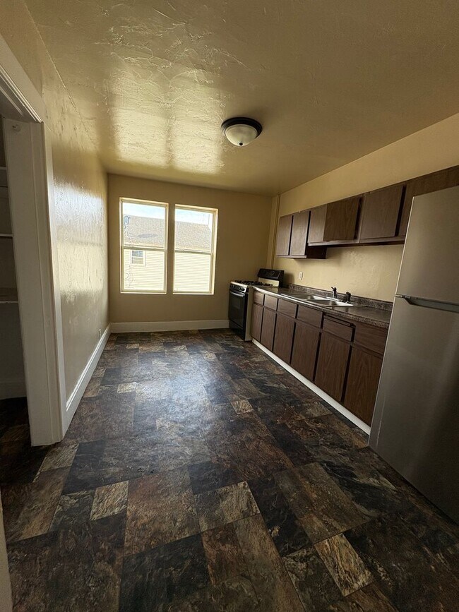 Building Photo - 341 Pecor St