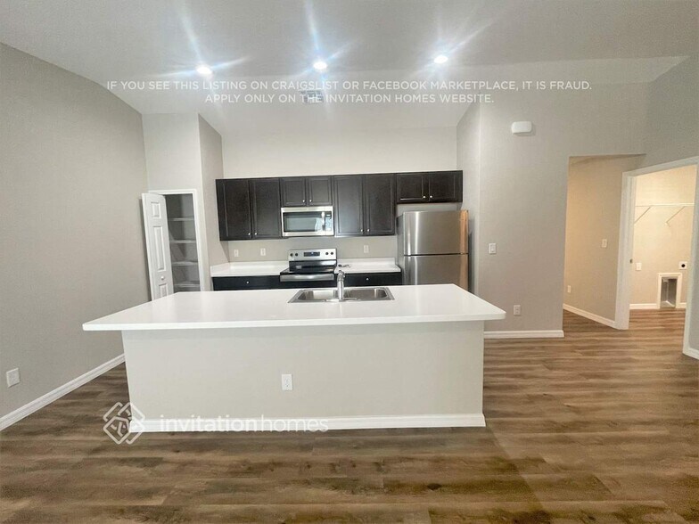 Building Photo - 21426 Dawson Ave