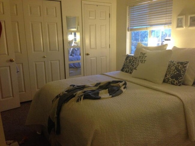 Building Photo - Stylish 3 bed 2.5 bath town home in Provo