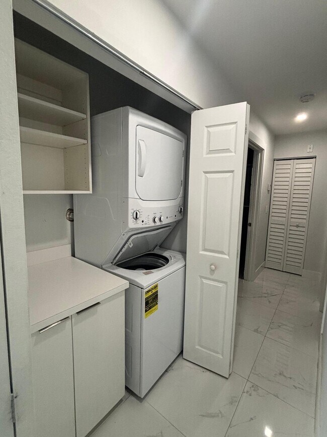 Building Photo - 2860 Coral Springs Dr