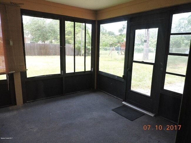 Building Photo - 272 High Rd NW