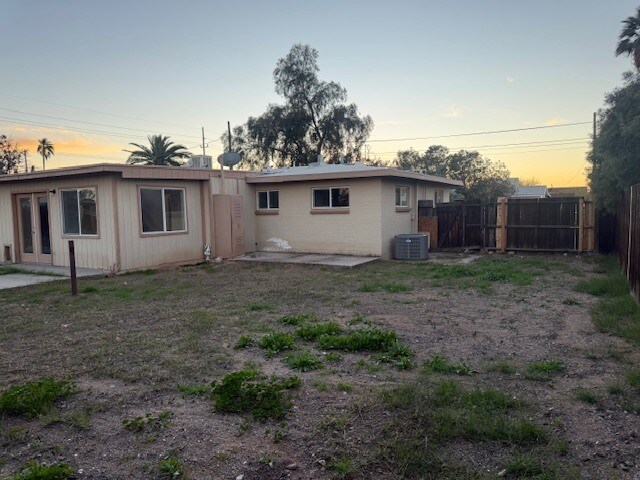 Building Photo - 1212 N Sherry Ave