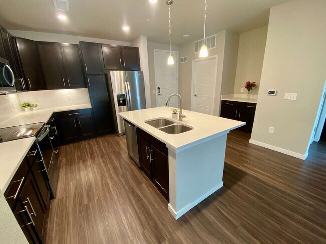 Building Photo - Don’t Miss Out on this 2 Bed/2 Bed in Litt...