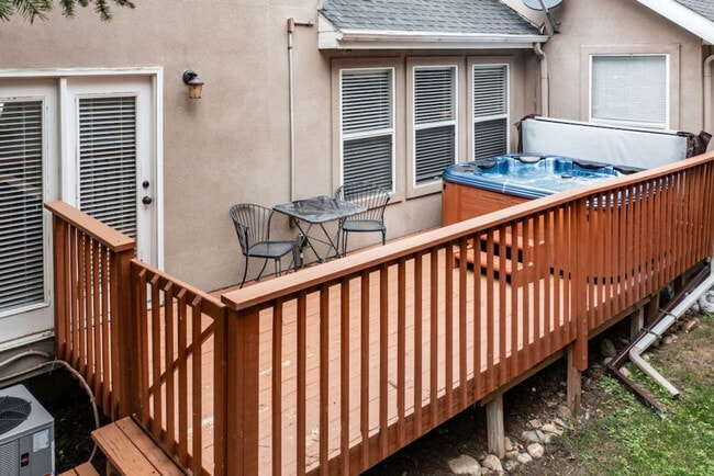 Building Photo - 8126 Clover Spring Ln