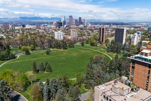 Building Photo - Walk to Cheeseman from this Large 1 Bed 1 ...
