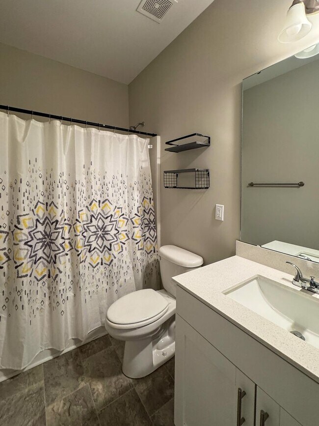 Building Photo - Beautiful 4 Bed 3 Bath Home with Easy Access to I-295