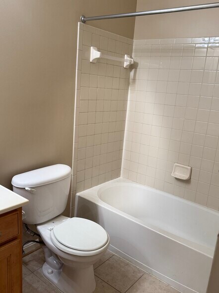 Building Photo - 5522 Hartfield Ave