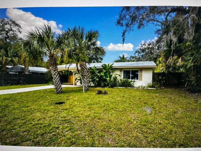 Building Photo - Upgraded 2BR/2BA Home Just Minutes from Vero Beach
