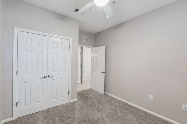 Building Photo - Upscale & renovated 3Bedrooms / 2Baths condo-unit in MetroWest community!