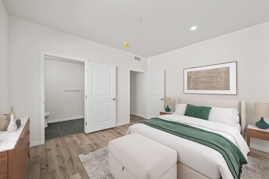 Building Photo - 13853 Victory Blvd