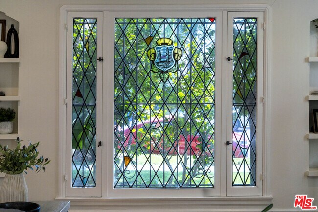 Building Photo - 203 S Detroit St