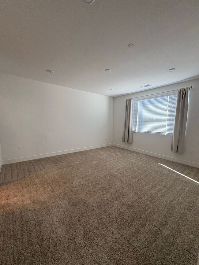 Building Photo - 1831 Lilac Ct