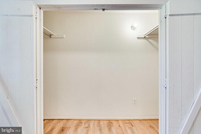 Building Photo - 2186 Golf Course Dr