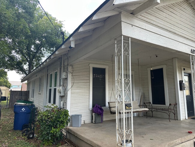 Building Photo - 629 Dunn St