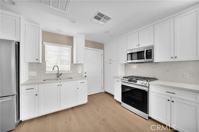 Building Photo - 6735 Yellowstone Dr
