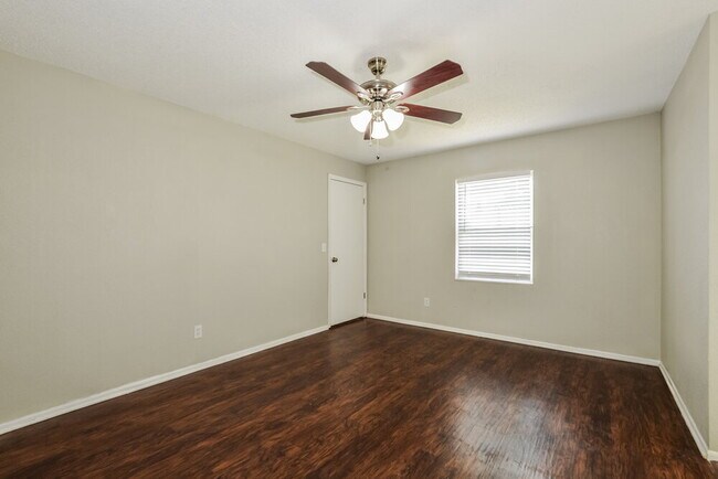 Building Photo - 1061 Portsmouth Ln