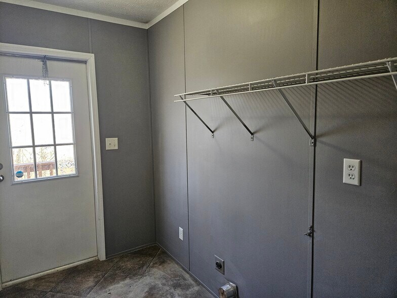 Building Photo - 64 Lynnwood Cir