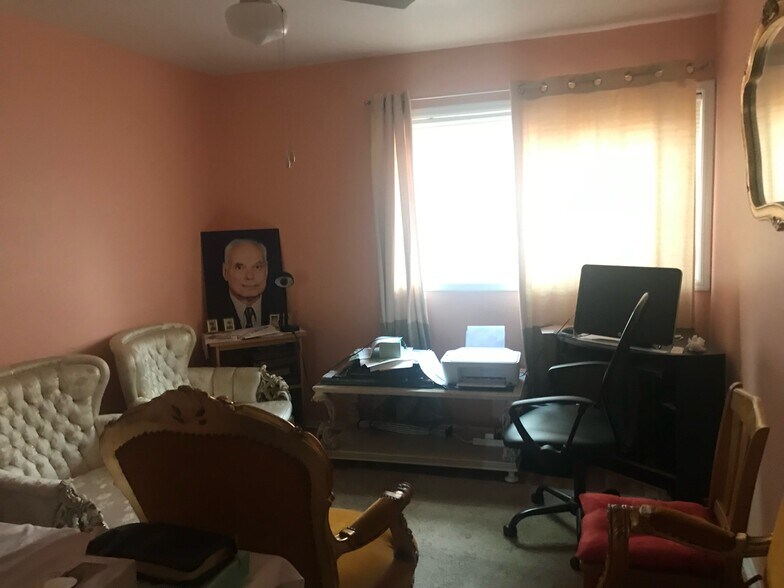 Building Photo - 2201 Saint Louis Ave