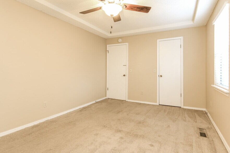 Building Photo - 1074 Dover Mansion