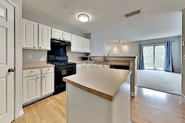 Building Photo - 213 Shadow Glen Dr