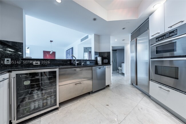 Building Photo - 9401 Collins Ave